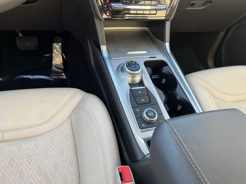 Used 2023 Ford Explorer Platinum w/ Technology Package image 23