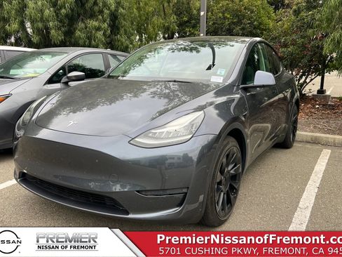 Used 2022 Tesla Model Y Long Range AWD/4WD image 1