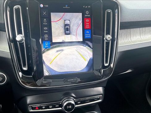Certified 2024 Volvo XC40 B5 Plus w/ Protection Package Premier AWD/4WD image 29
