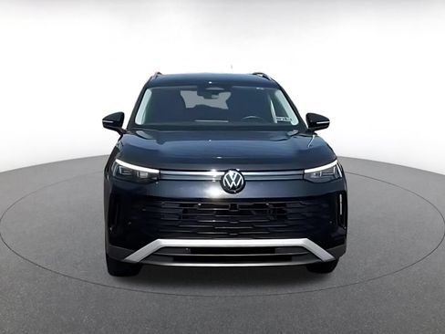 Used 2026 Volkswagen Tiguan SE AWD/4WD image 6