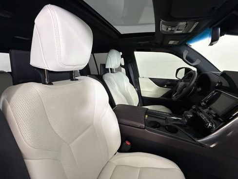 Used 2024 Lexus LX 600 4WD w/ Appearance Package image 33