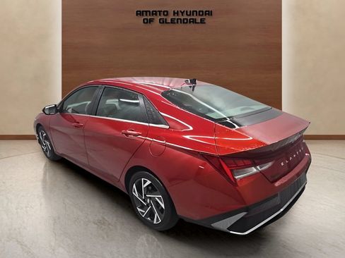 Used 2025 Hyundai Elantra SEL FWD image 4