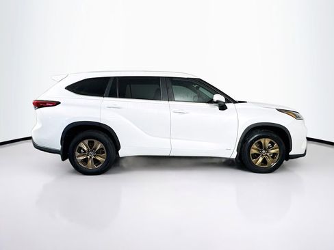 Used 2023 Toyota Highlander Bronze Edition image 11