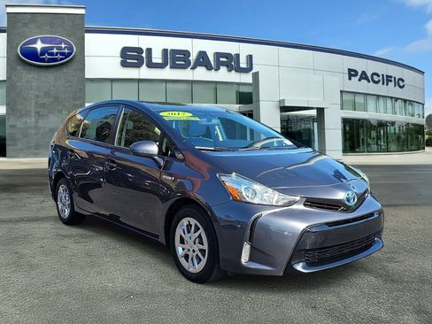 Used 2017 Toyota Prius V Four w/ Carpet Mat Package FWD image 1