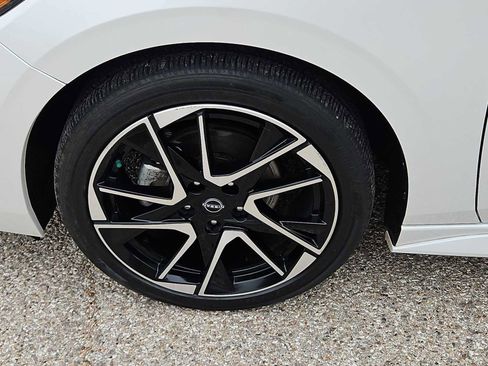 Used 2024 Nissan Sentra SR FWD image 12