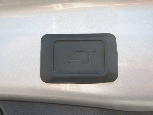 Used 2019 Toyota RAV4 XLE w/ Convenience Package image 16