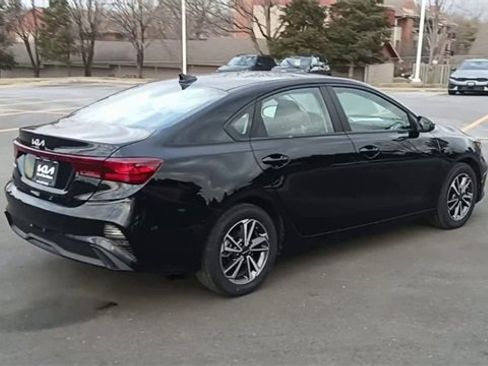 Certified 2022 Kia Forte LXS w/ LXS Technology Package image 3
