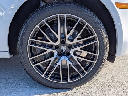 Certified 2026 Porsche Macan AWD/4WD image 12