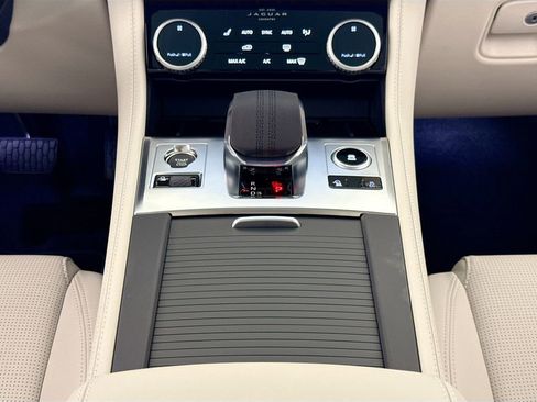 Certified 2025 Jaguar F-PACE R-Dynamic S image 12