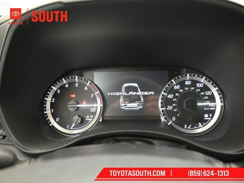 Used 2023 Toyota Highlander L image 12