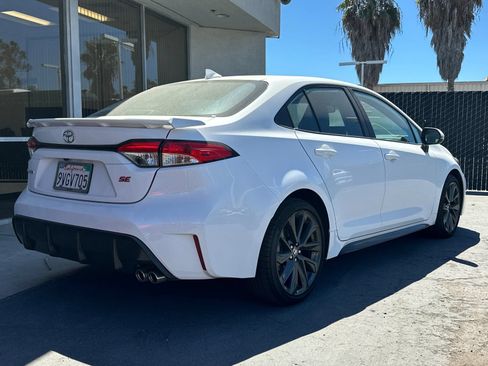 Used 2025 Toyota Corolla SE w/ SE Premium Package FWD image 3