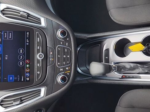 Used 2021 Chevrolet Malibu LT image 15