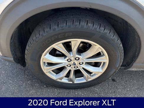 Used 2020 Ford Explorer XLT w/ Equipment Group 202A AWD/4WD image 11