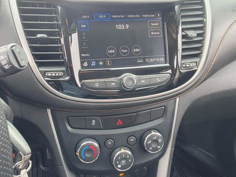 Used 2020 Chevrolet Trax LS w/ Fleet Convenience Package AWD/4WD image 8