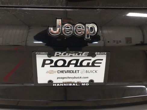 Used 2019 Jeep Cherokee Latitude w/ Cold Weather Group AWD/4WD image 34