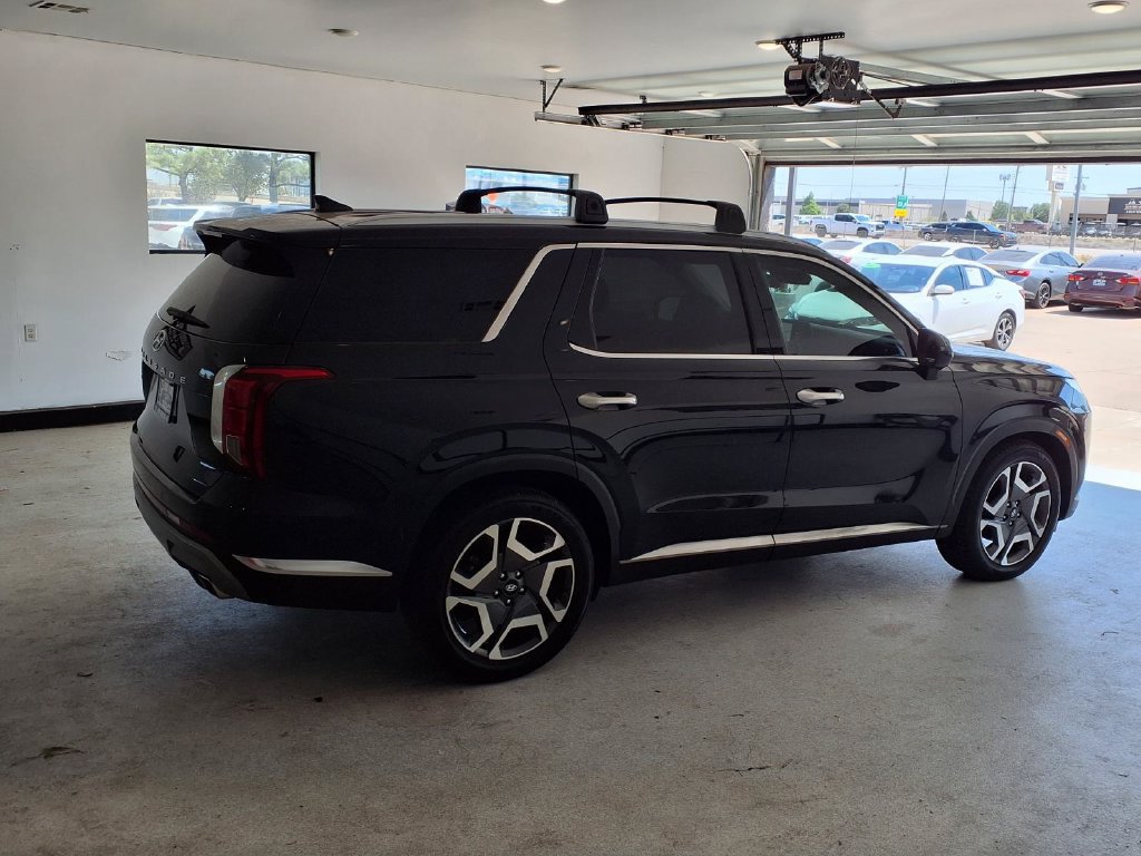Used 2023 Hyundai Palisade Limited FWD image 3