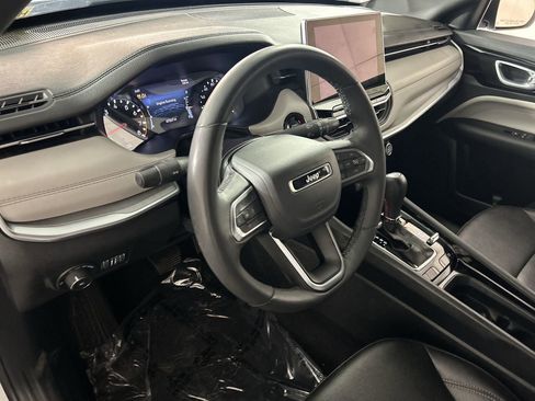 Used 2025 Jeep Compass Limited AWD/4WD image 12