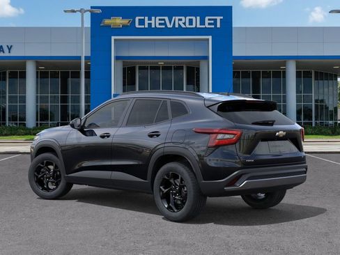 New 2026 Chevrolet Trax LT w/ Driver Confidence Package FWD image 3