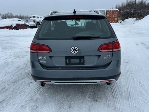 Used 2018 Volkswagen Golf Alltrack image 4