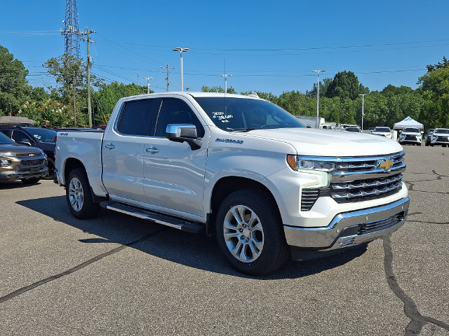 Used 2022 Chevrolet Silverado 1500 LTZ w/ Technology Package AWD/4WD image 3