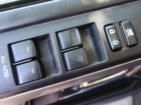Used 2018 Toyota 4Runner SR5 AWD/4WD image 27
