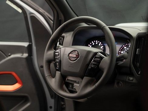 Used 2025 Nissan Frontier PRO-4X w/ Pro Convenience Package image 16