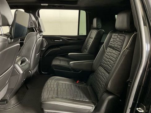 Used 2024 Cadillac Escalade ESV V w/ LPO, ONYX Package image 33