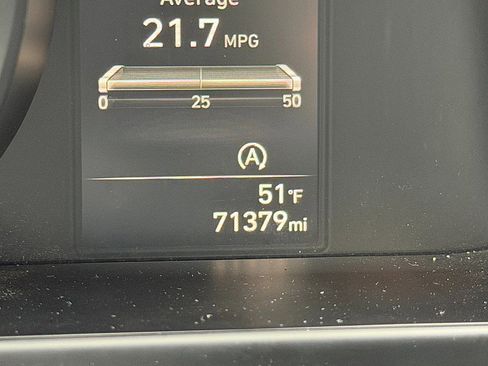 Used 2022 Hyundai Elantra SE image 17