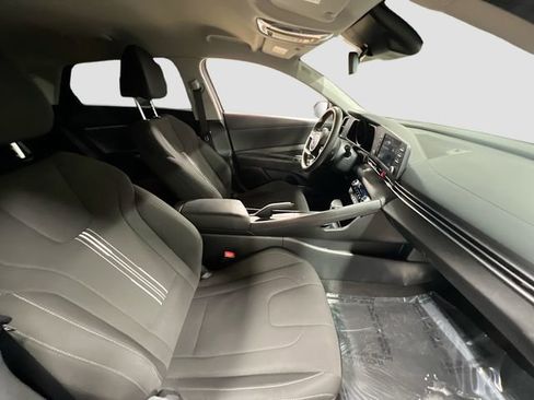 Used 2023 Hyundai Elantra SEL image 25