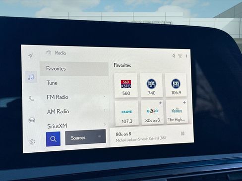 Certified 2025 Lexus ES 300h w/ Premium Package image 23