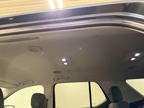 Used 2019 Chevrolet Traverse LT image 10