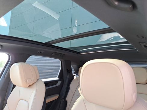 Used 2025 Porsche Cayenne image 37