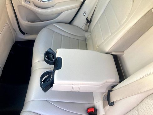 Used 2018 Mercedes-Benz GLC 300 4MATIC image 11