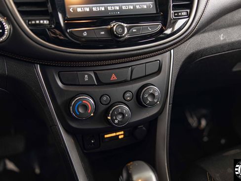 Used 2017 Chevrolet Trax LT w/ Sun & Sound Package image 15
