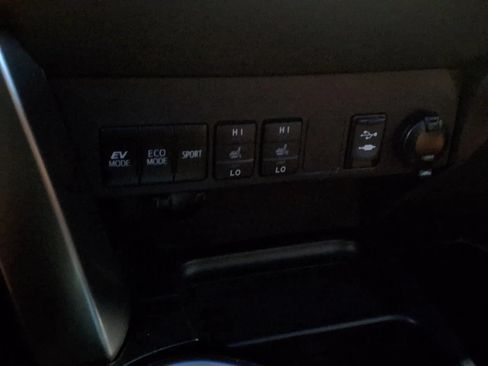Used 2018 Toyota RAV4 Limited AWD/4WD image 22