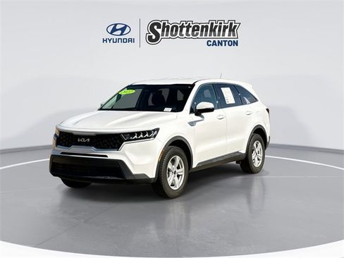Used 2022 Kia Sorento LX image 4