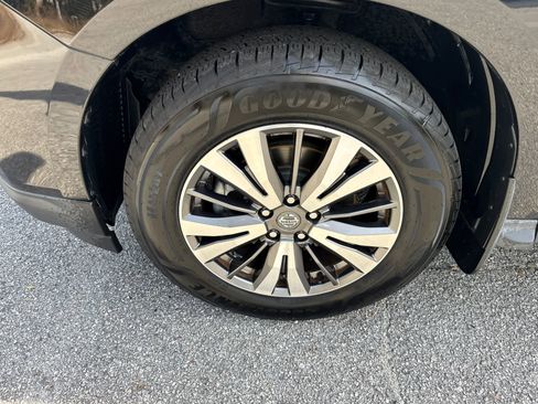 Used 2020 Nissan Pathfinder S image 11