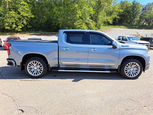 Used 2025 Chevrolet Silverado 1500 High Country w/ Technology Package image 6