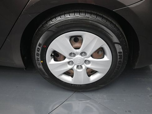Used 2018 Kia Forte LX FWD image 16