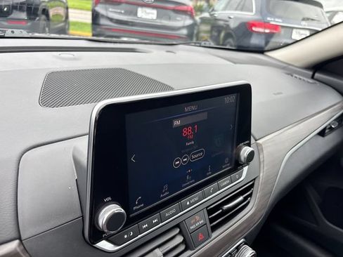 Used 2025 Nissan Altima 2.5 SV FWD image 21