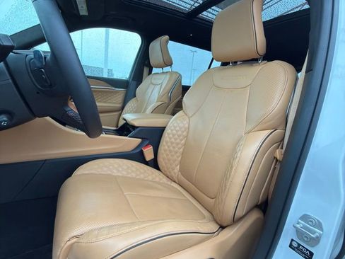 Used 2025 Jeep Grand Cherokee L Summit AWD/4WD image 16
