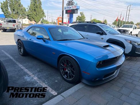 Used 2016 Dodge Challenger SRT RWD image 1