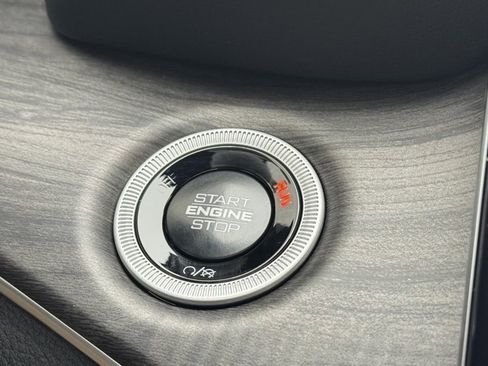 Used 2024 Jeep Grand Cherokee Limited image 29