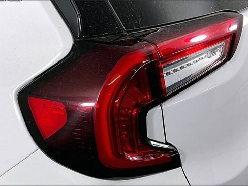 Used 2023 GMC Terrain SLE image 23