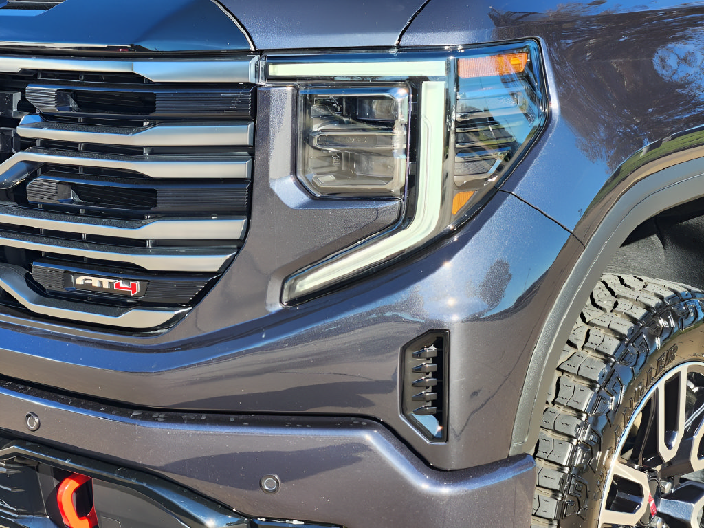 Used 2025 GMC Sierra 1500 AT4 w/ Technology Package AWD/4WD image 8