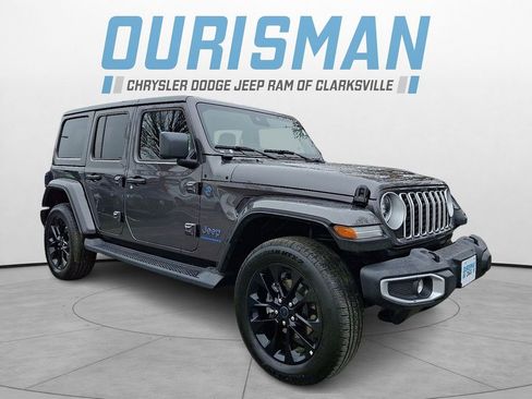 Used 2025 Jeep Wrangler Unlimited Sahara image 1