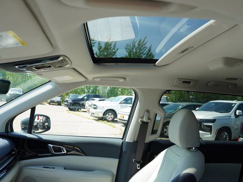 Certified 2026 Kia Carnival SX Prestige FWD image 5