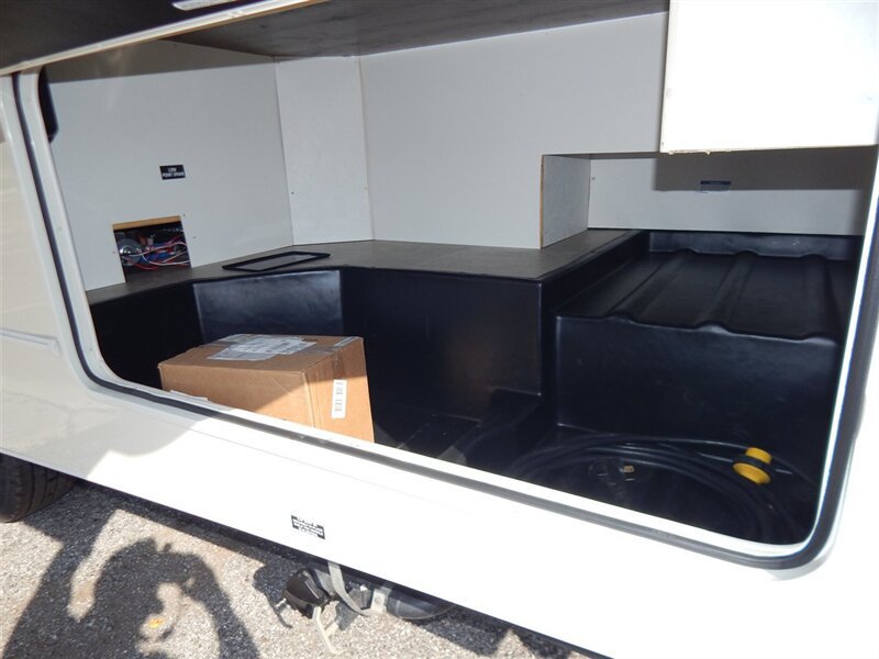 Used 2019 Chevrolet Express 4500 w/ RV Package RWD image 15