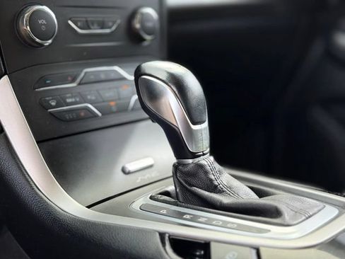 Used 2015 Ford Edge SEL w/ Equipment Group 201A FWD image 11