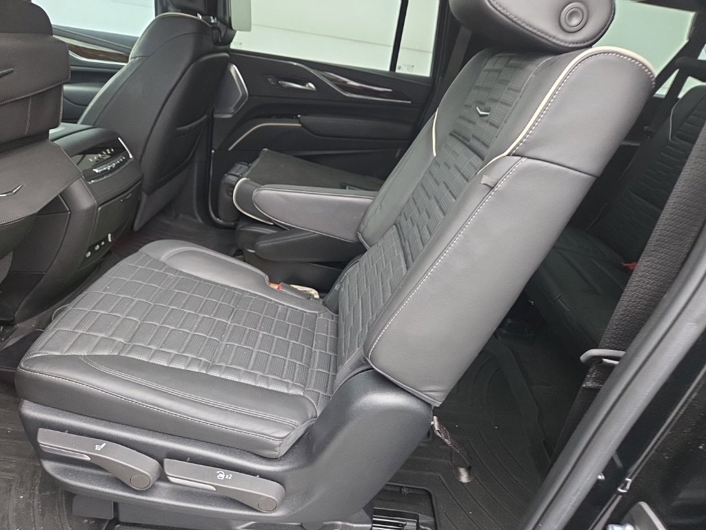 Used 2024 Cadillac Escalade ESV Sport Platinum w/ LPO, ONYX Package AWD/4WD image 8
